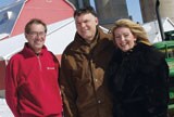 Deux clients et un employé de la Banque Scotia