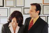 Deux cadres d'entreprise discutent