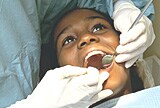Jeune patient chez le dentiste