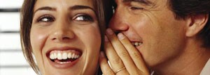 Hombre hablando con a una mujer