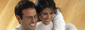 Pareja sonriendo   