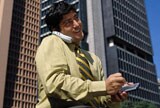 Hombre de negocios hablando por teléfono