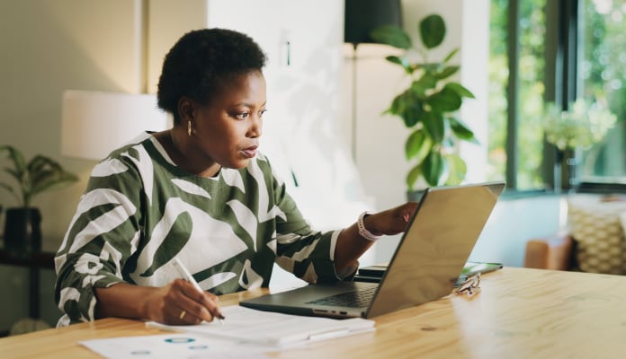 women doing investments