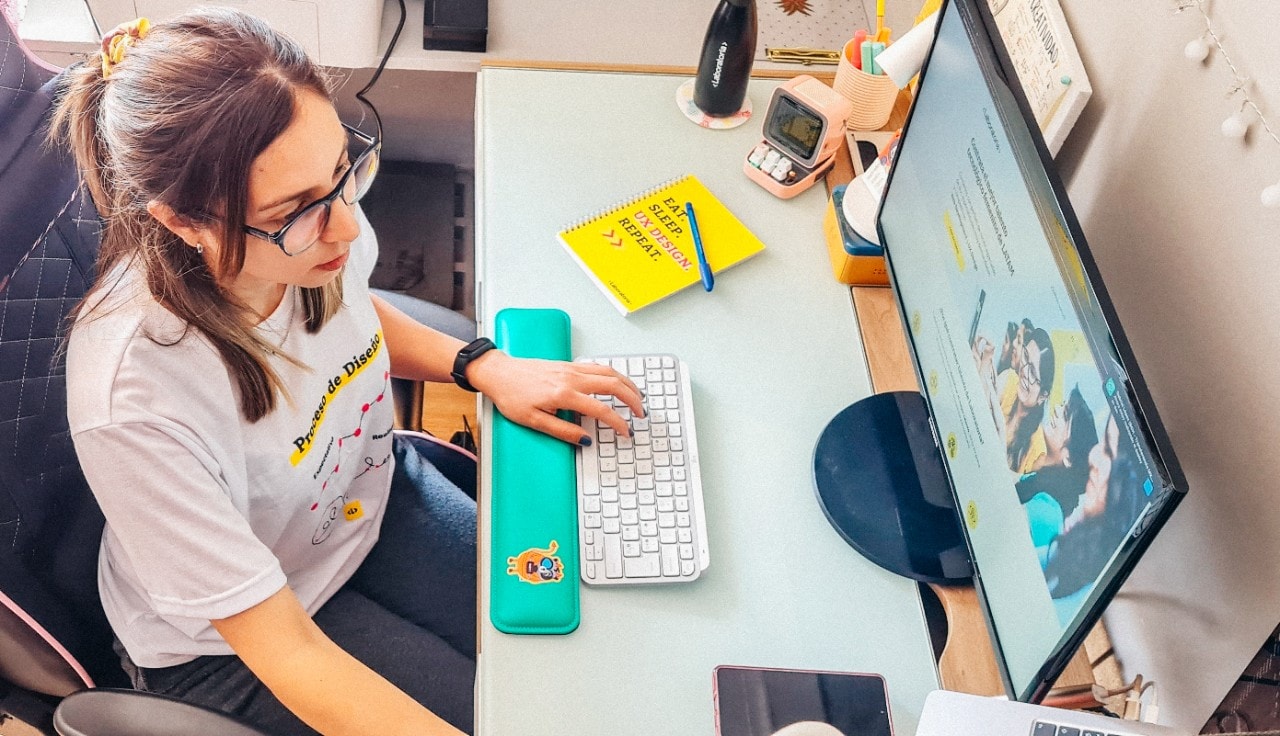 Veryl headshot smiling